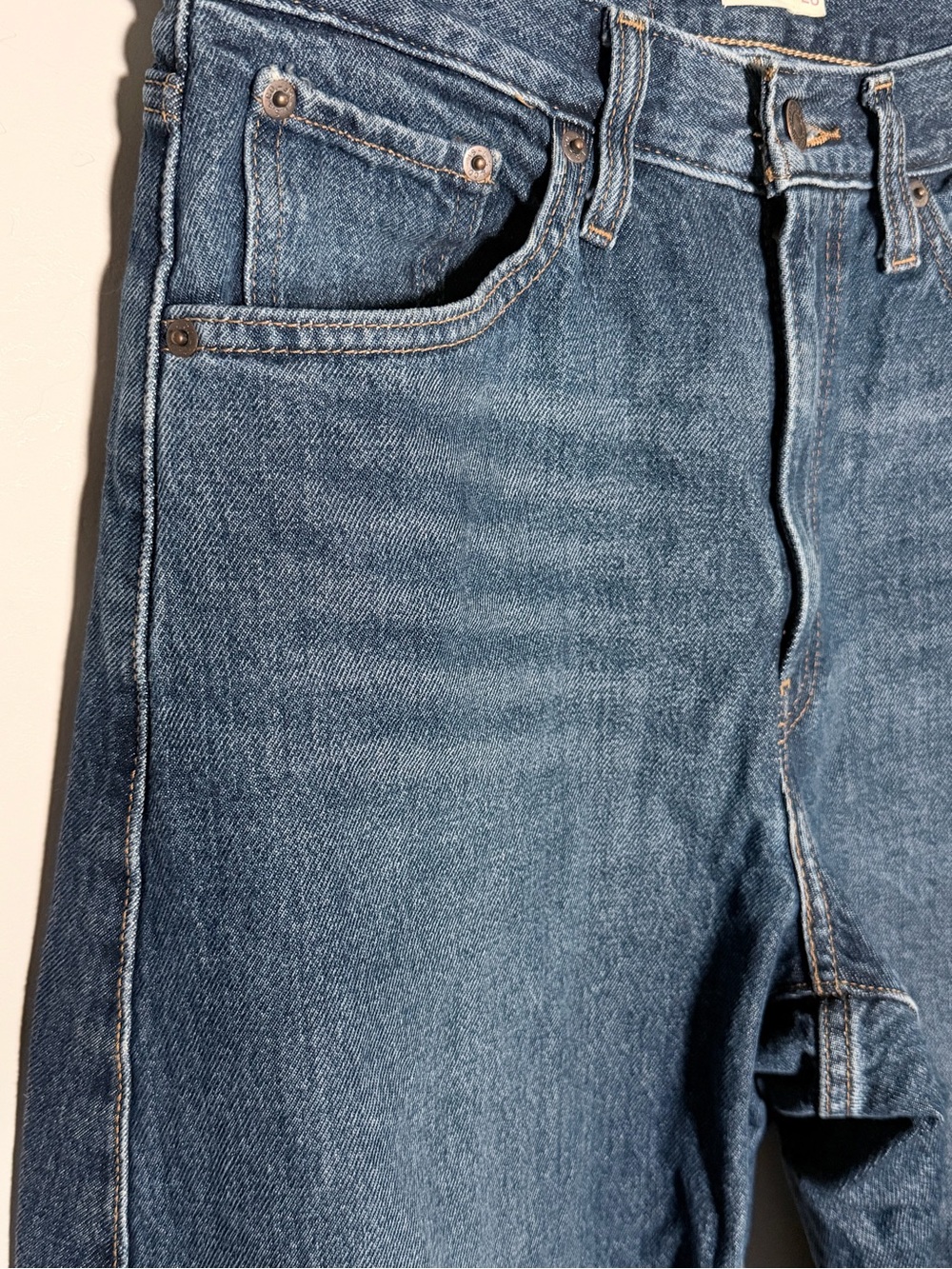 Levi's Women's Cinch Waist Barrel Jeans - Picture 8 of 15